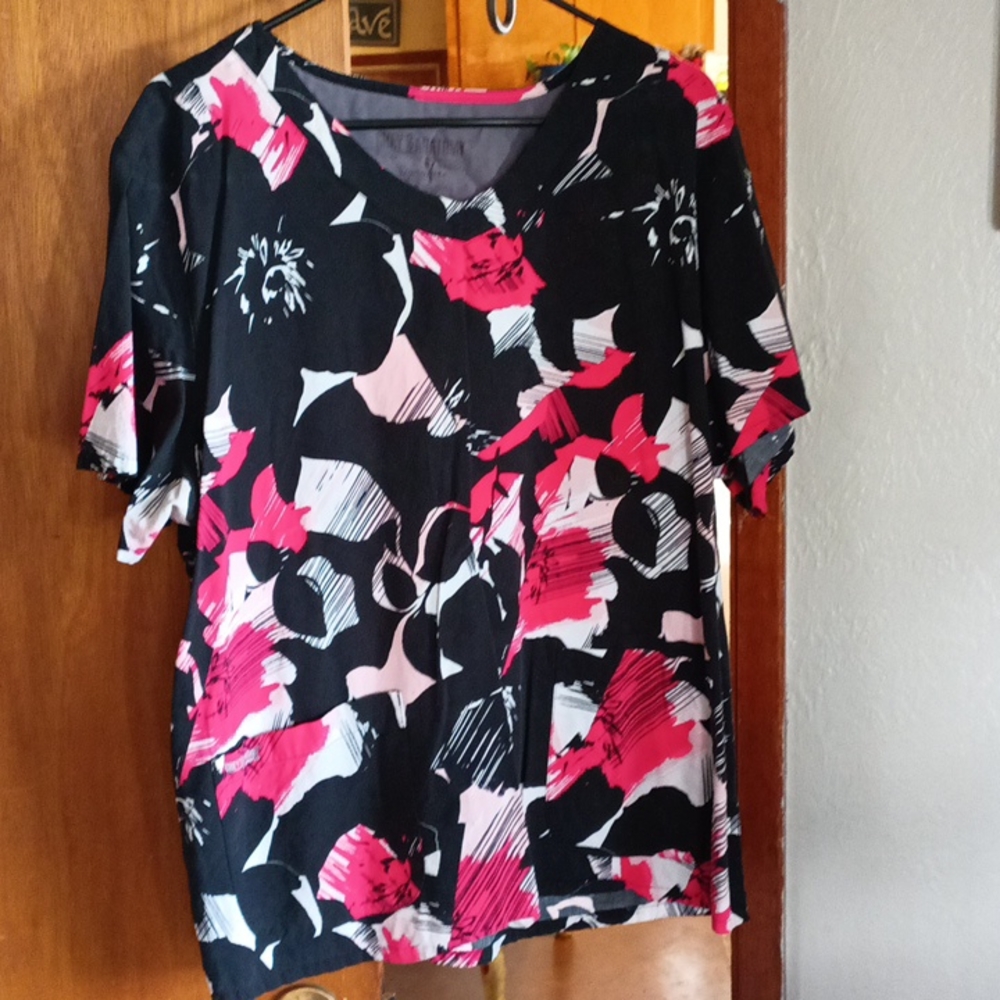 Scrub top